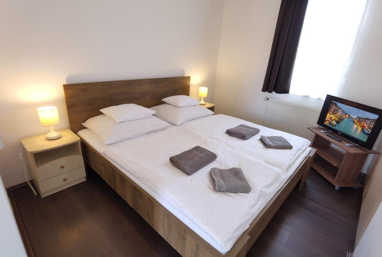 Bed and Breakfast Kamilla Panzio Es Rendezvenyhaz Balmazújváros Exterior foto