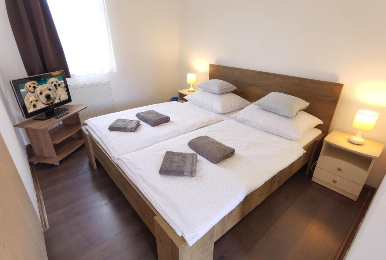 Bed and Breakfast Kamilla Panzio Es Rendezvenyhaz Balmazújváros Exterior foto